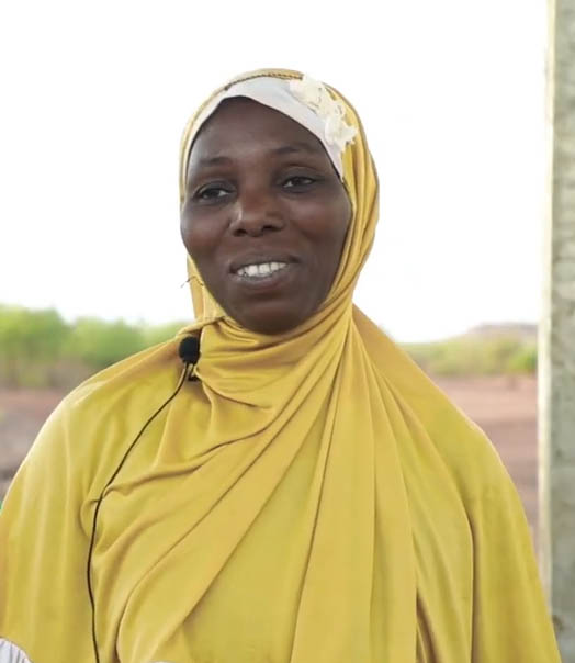 Bénéficiaire de Sahelia Solar - Femme rurale au Burkina Faso - Impact de l'électrification rurale - Transformation de la vie rurale en Afrique 
